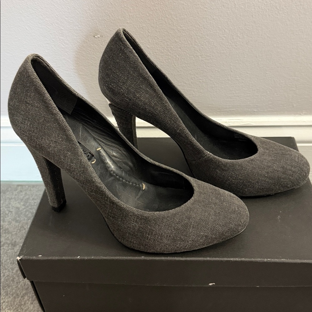 BCBGMAXAZRIA Grey Pumps